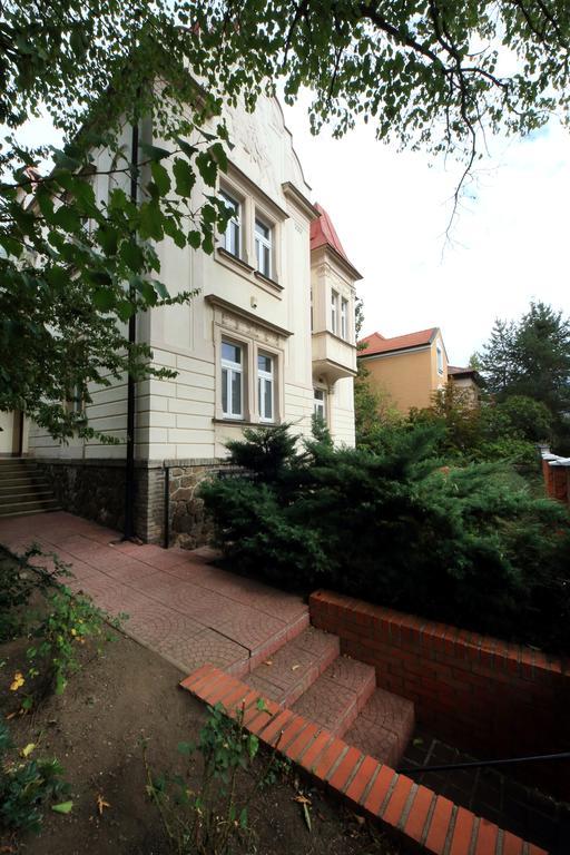 Historic Villa Apartments براغ الغرفة الصورة